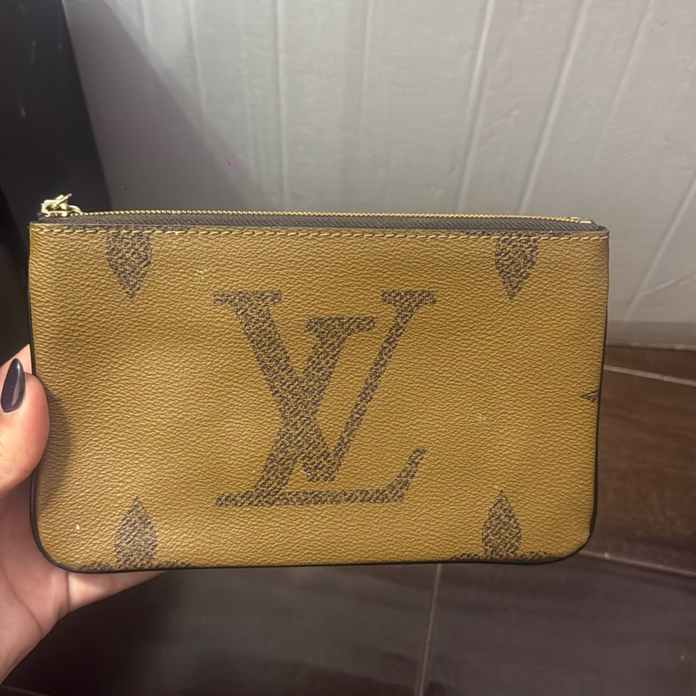 LV pouch